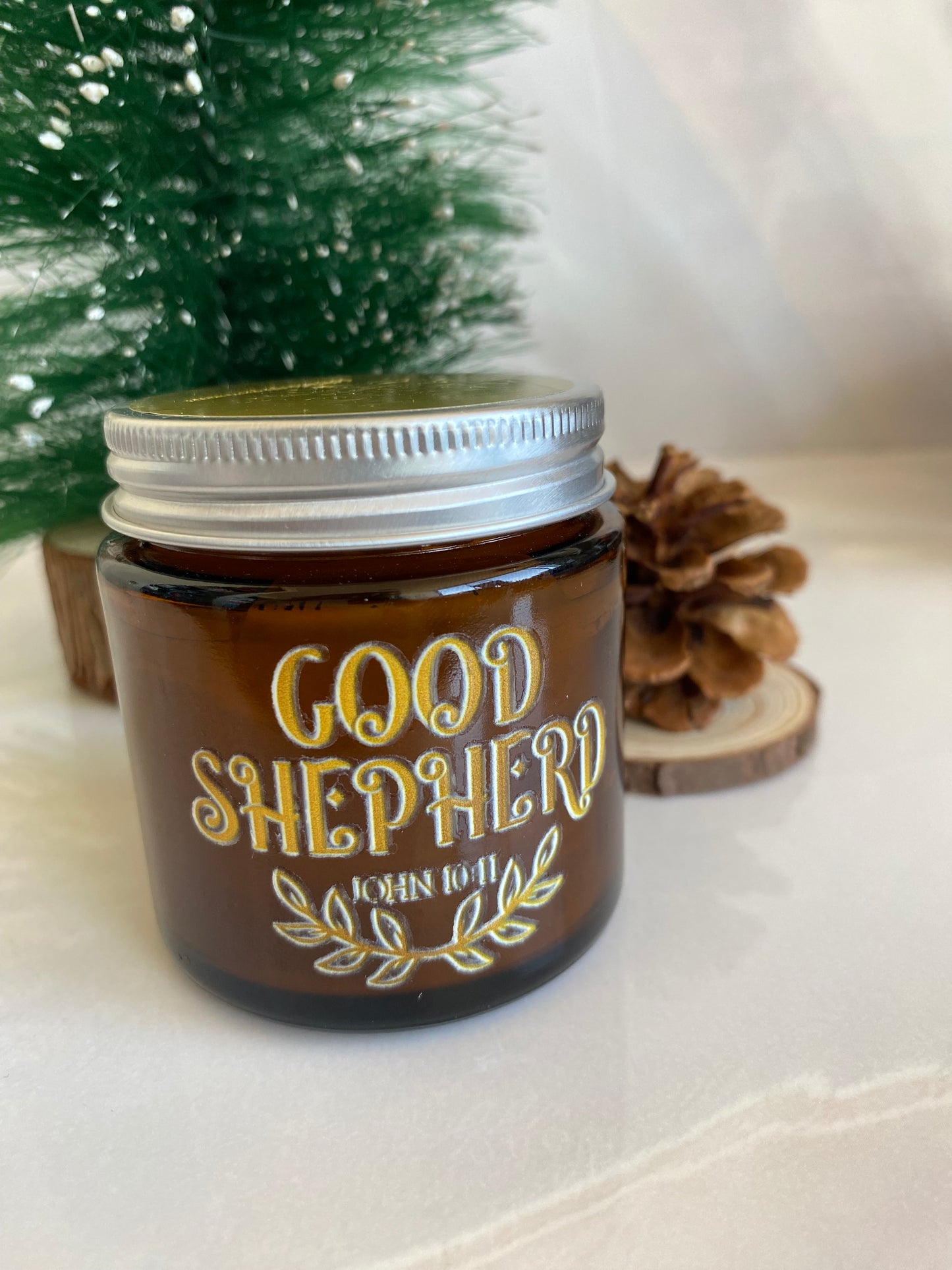 Vela Good Sheperd con tapa de metálica aroma verbena