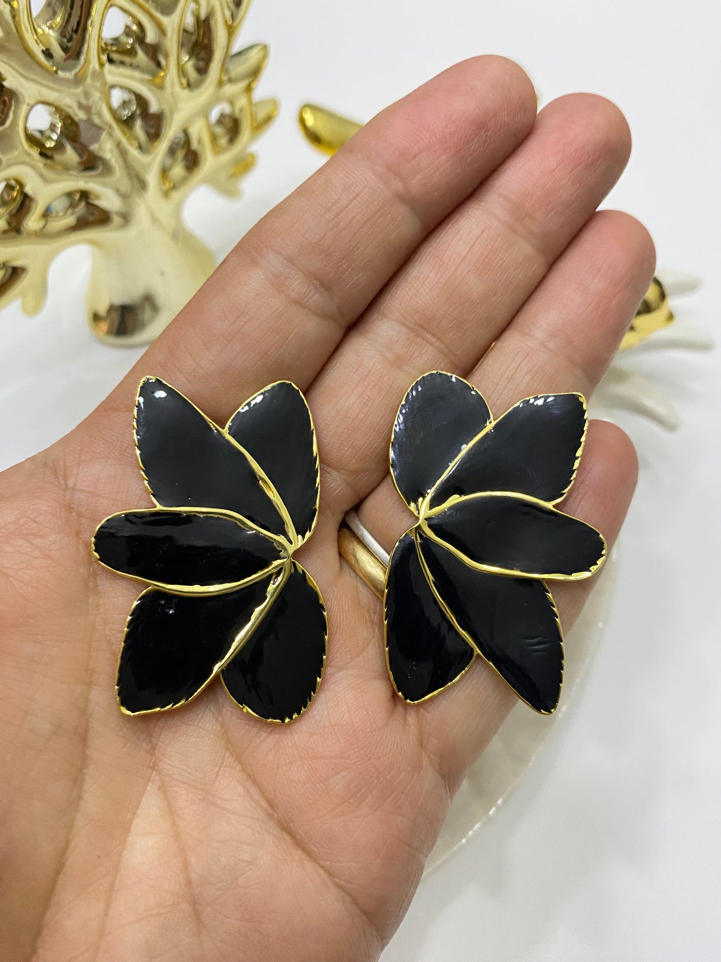 Aros acero Flor Abanico esmalte negro
