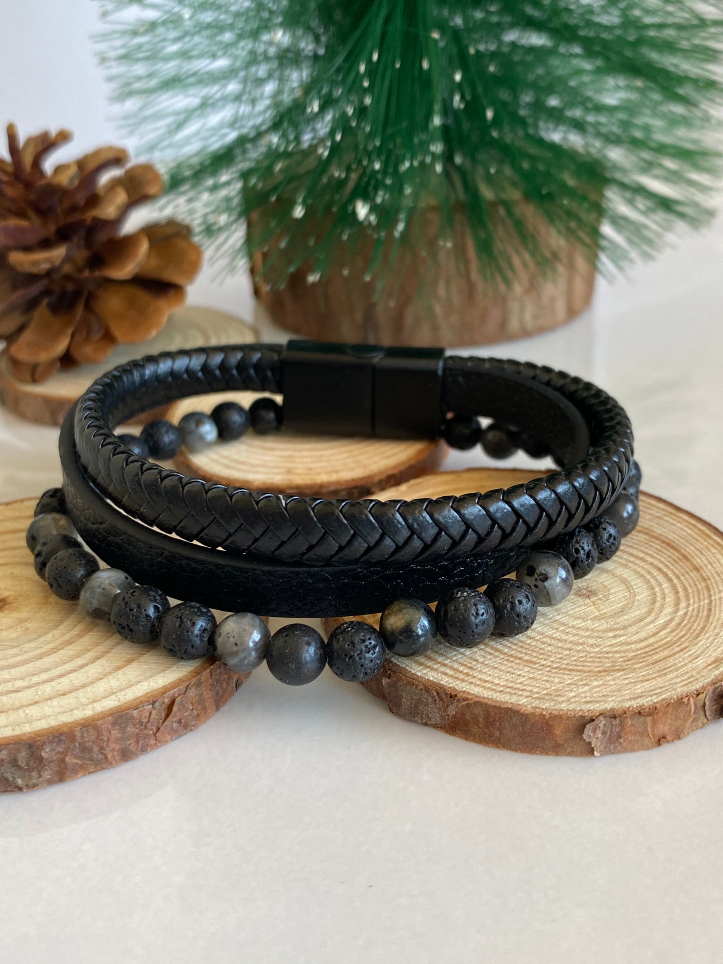 Pulsera triple piedras y ecocuero  Negra - 21 cms largo