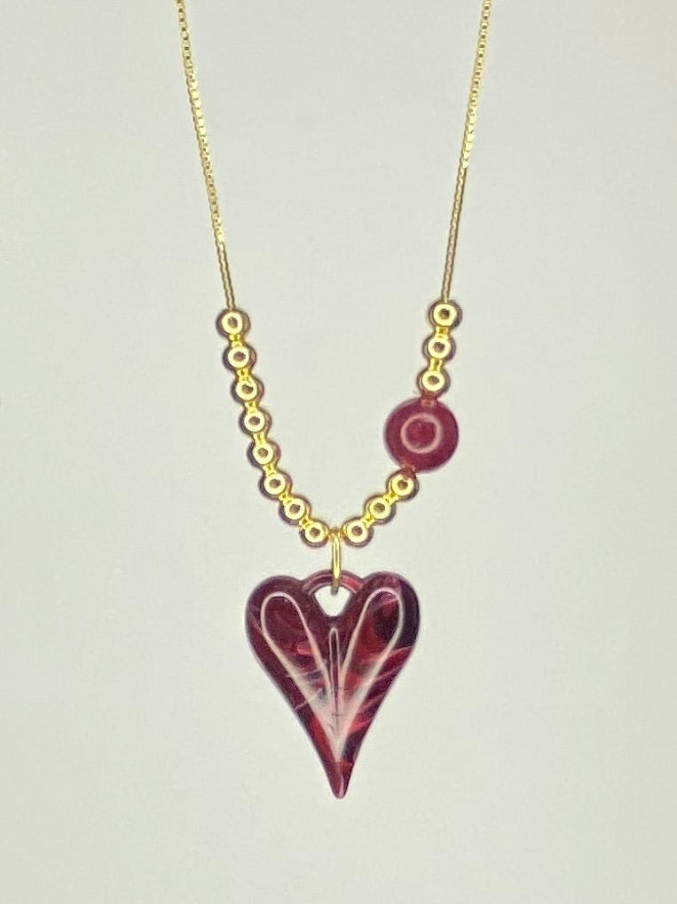 Collar amor granate , Cadena baño oro y colgantes acrílicos