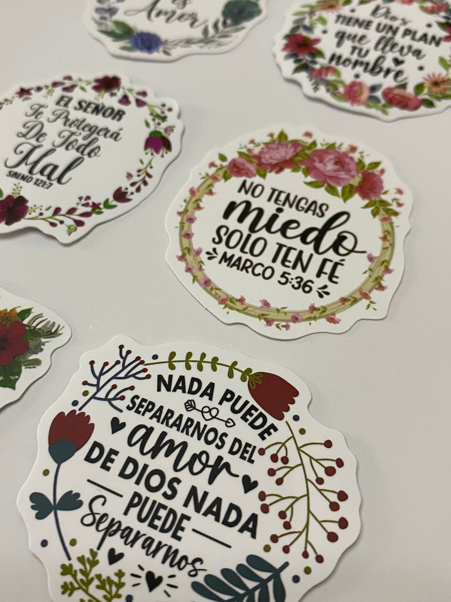 Set 6 stickers “Dios es amor”