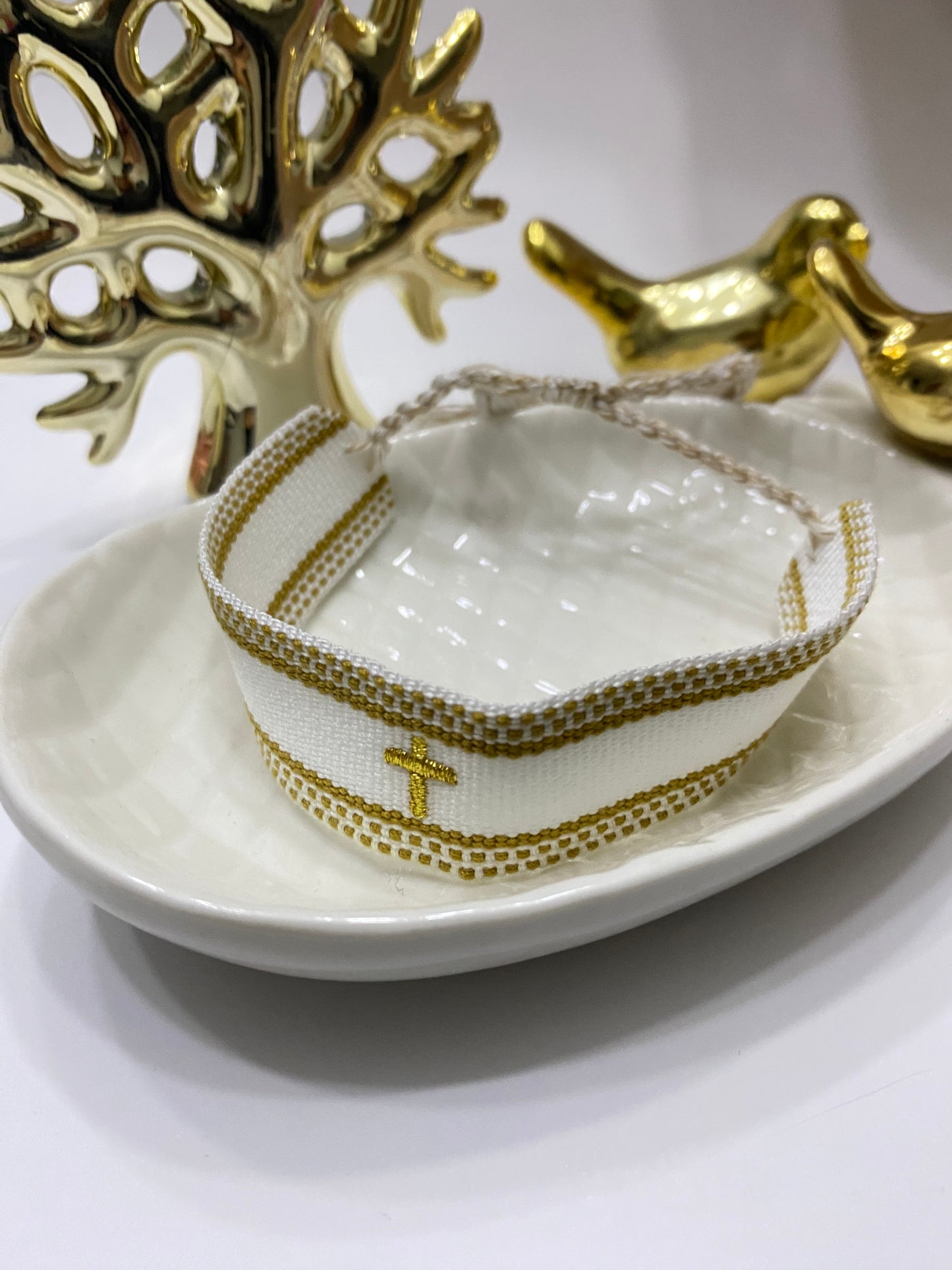 Pulsera Fe Esencial tejida blanca dorado
