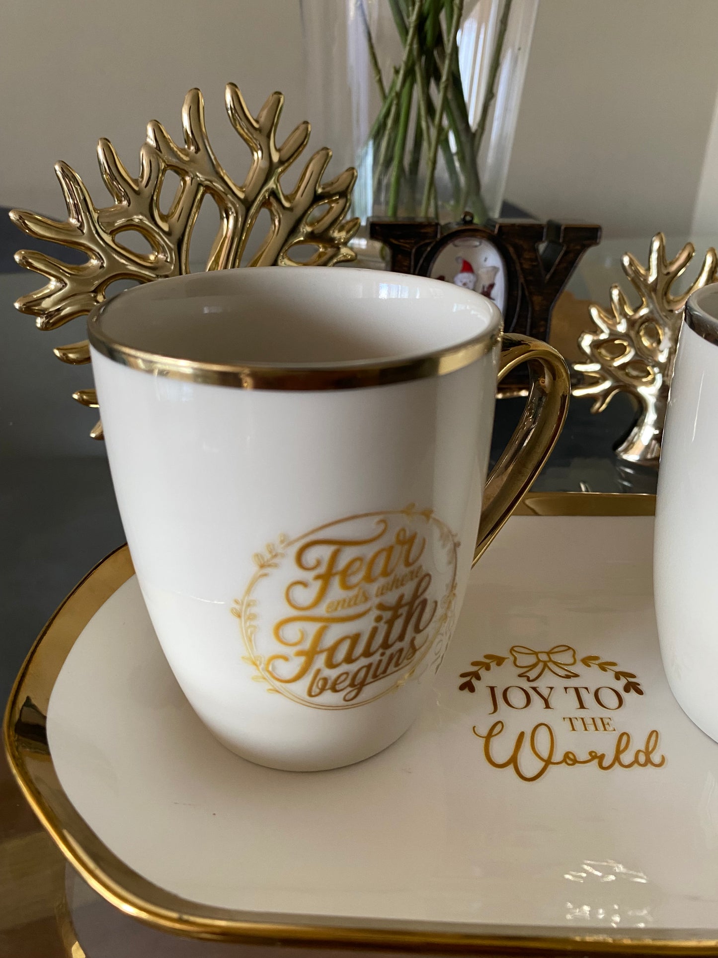 Set de plato y tazas “Joy to the World” • cerámica y dorado