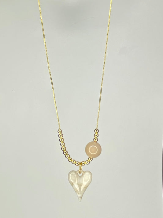 Collar amor marmolado , Cadena baño oro y colgantes acrílicos