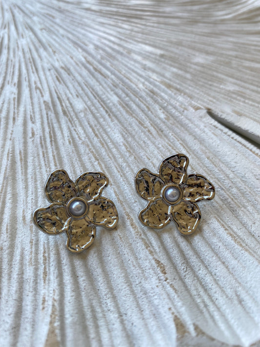Aros Perla en flor plateado
