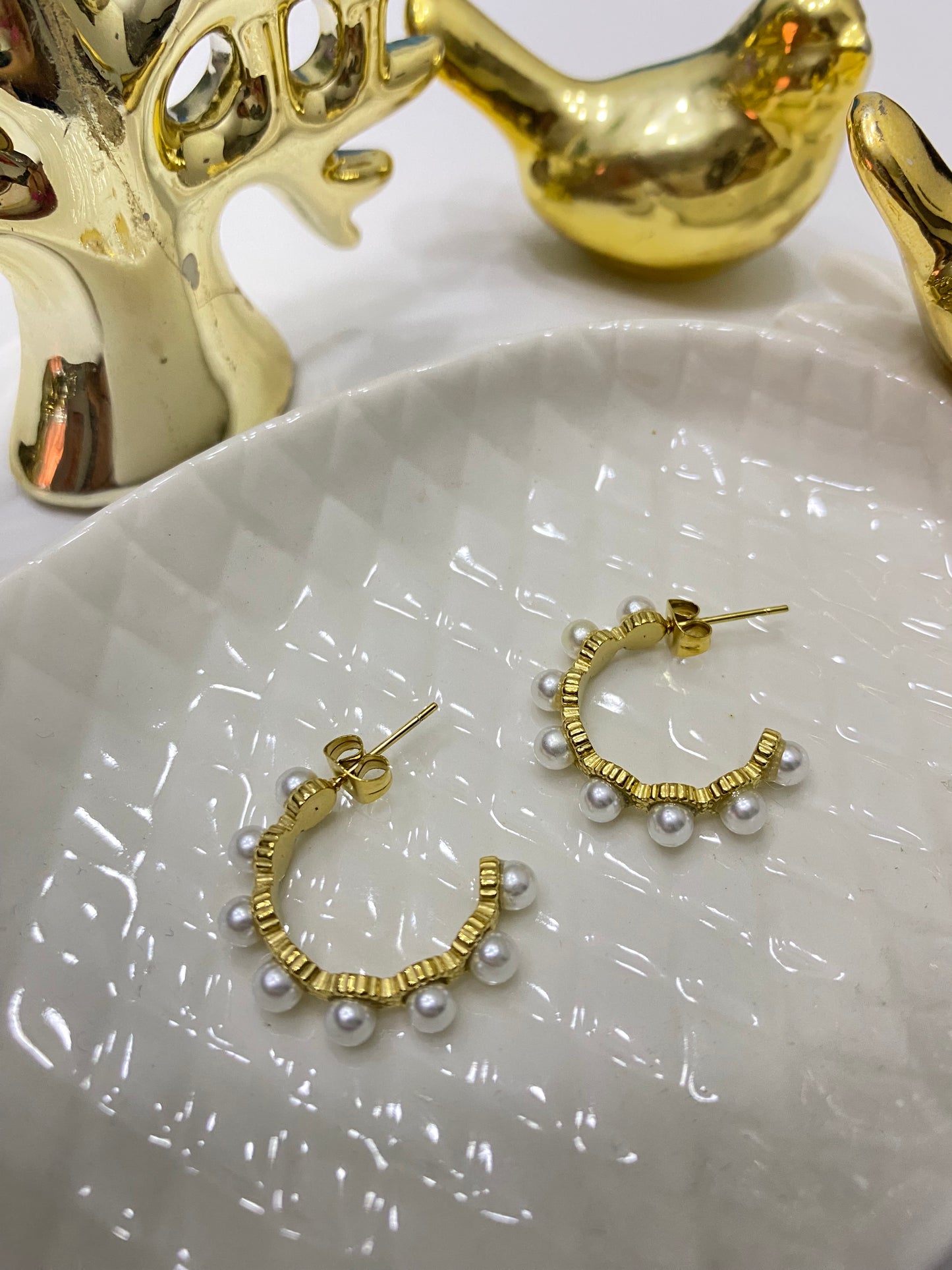 Aros Argolla baño oro con Perlas shell