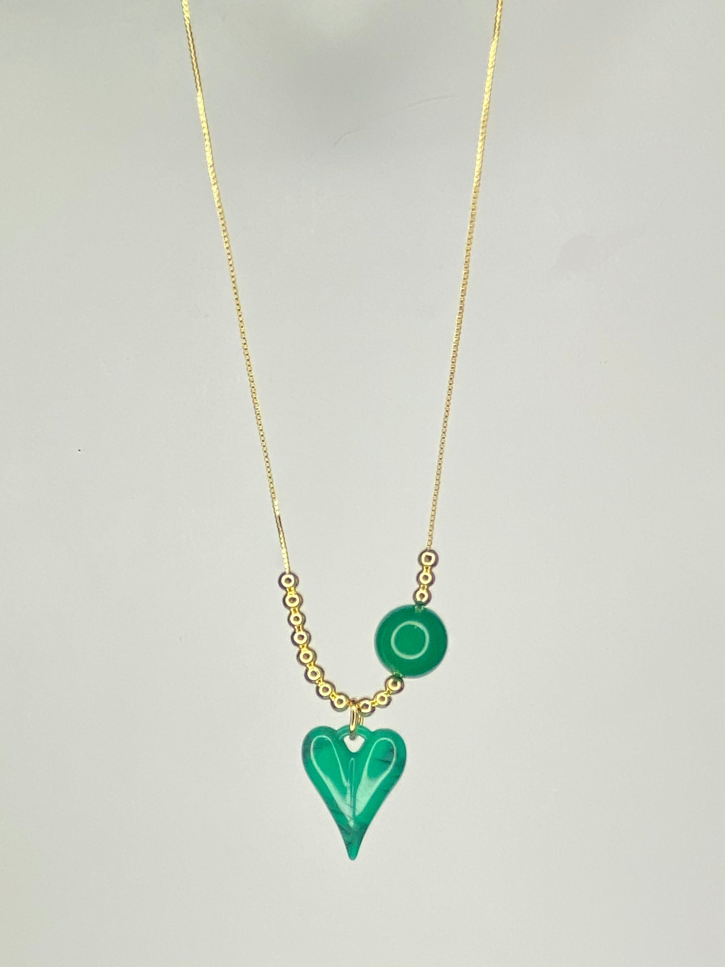 Collar amor esperanza , Cadena baño oro y colgantes acrílicos