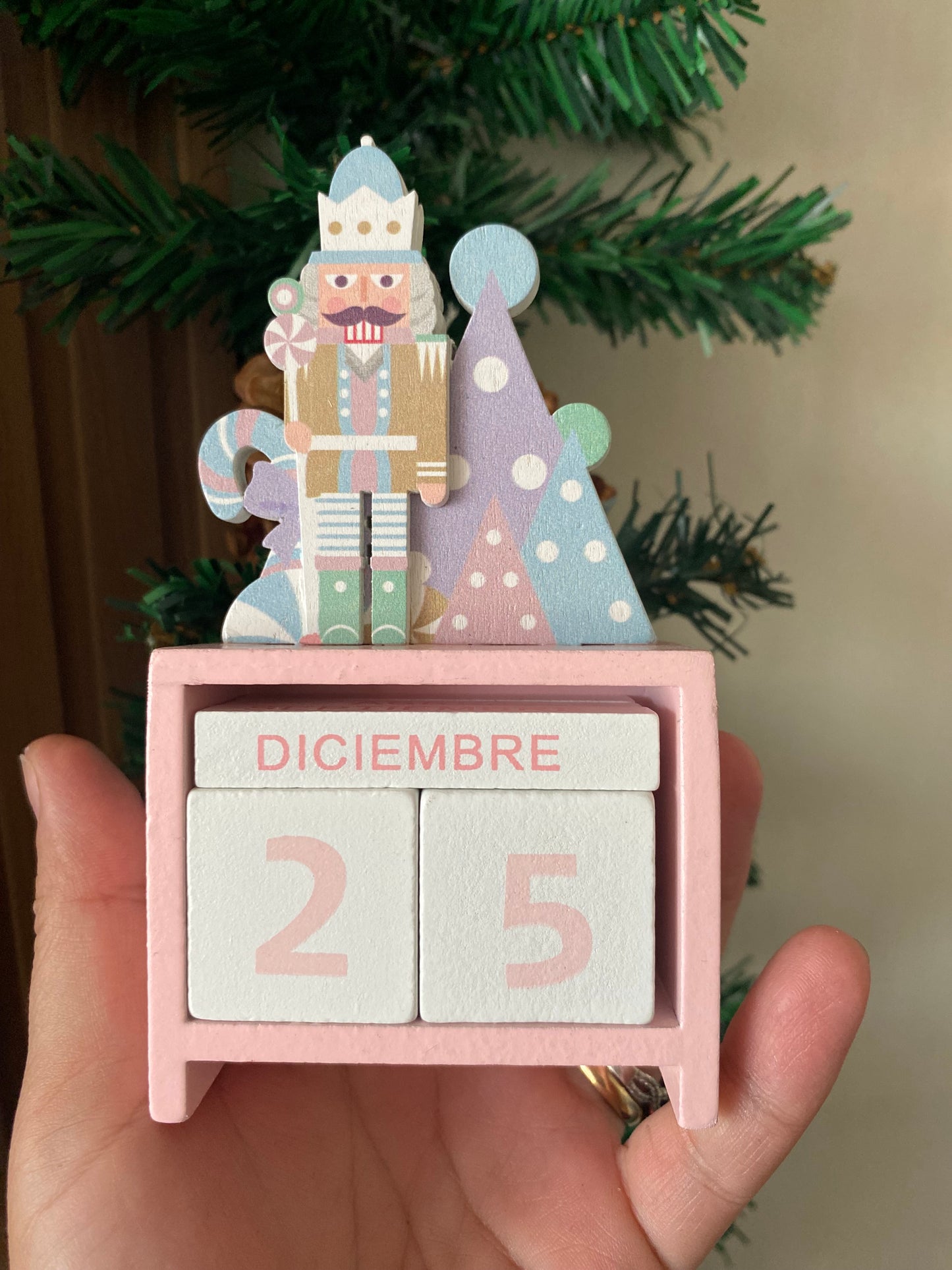 Calendario Eterno Cascanueces Rosado • Madera