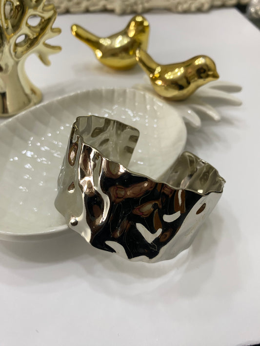 Brazalete plateado textura acero ajustable