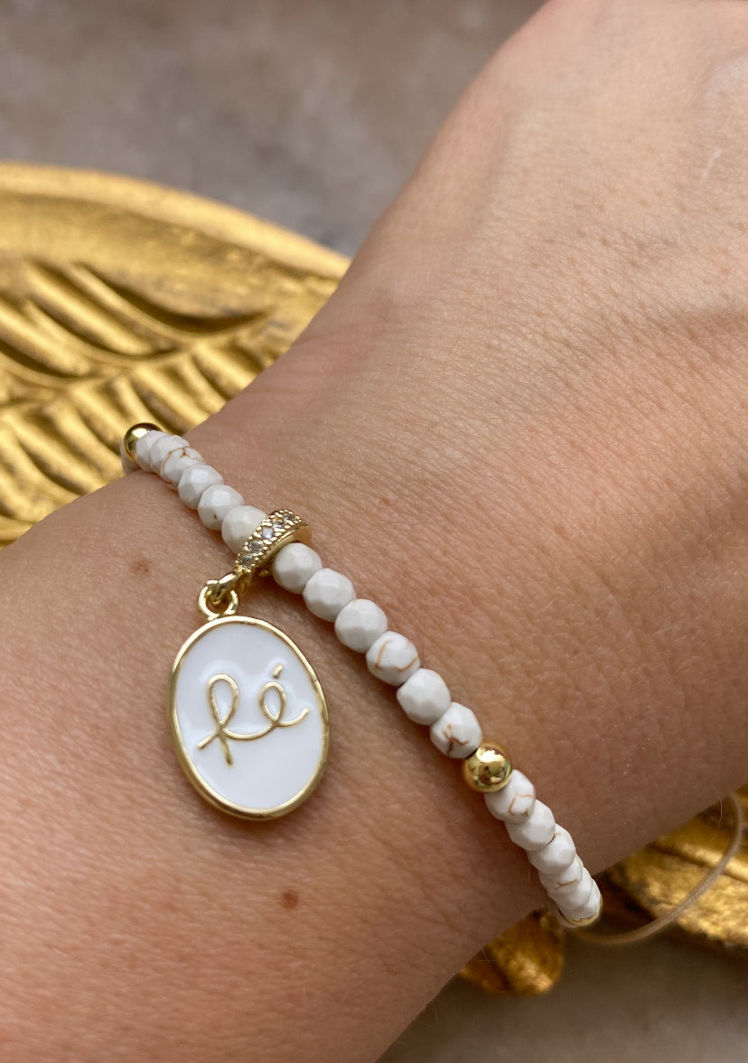 Pulsera Fe ovalo blanco con piedras beige ajustable